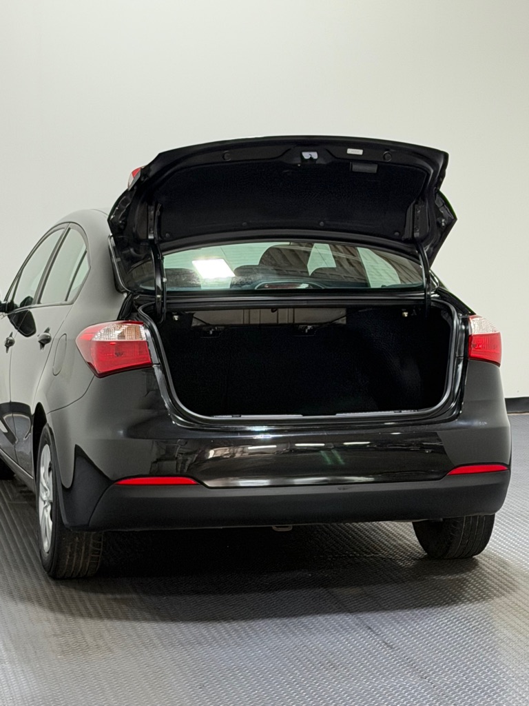 Photo 11 of this KIA FORTE