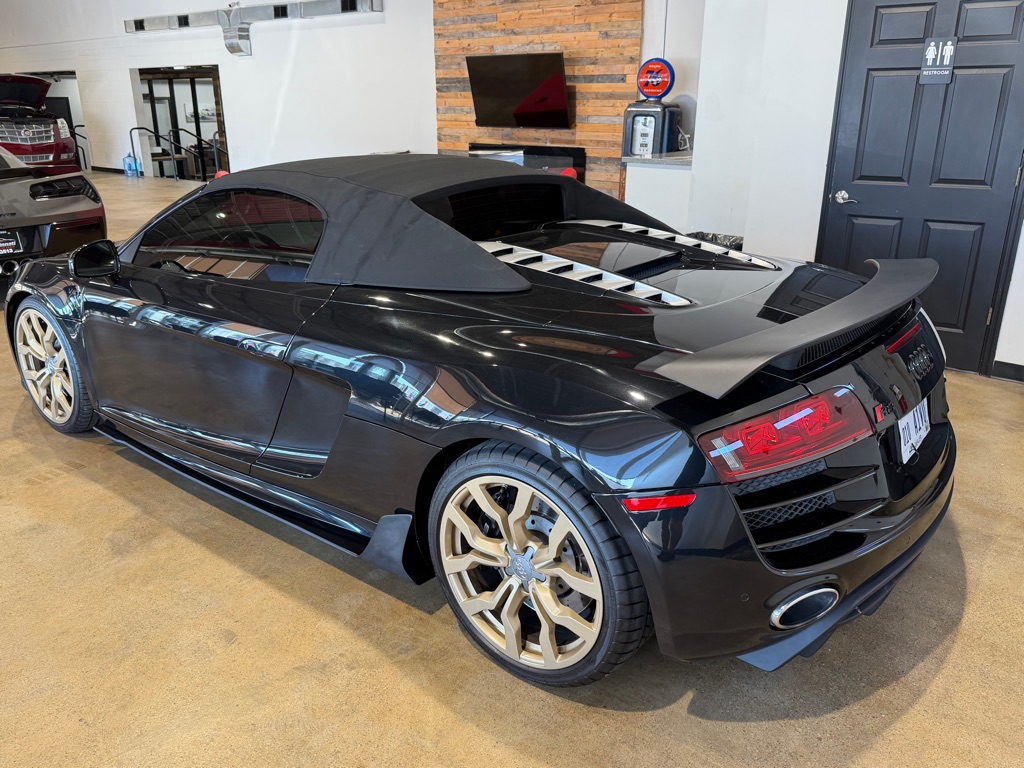 Photo 4 of this AUDI R8