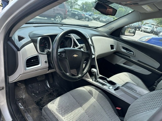 Photo 9 of this CHEVROLET EQUINOX