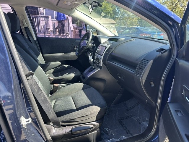 Photo 18 of this MAZDA 5
