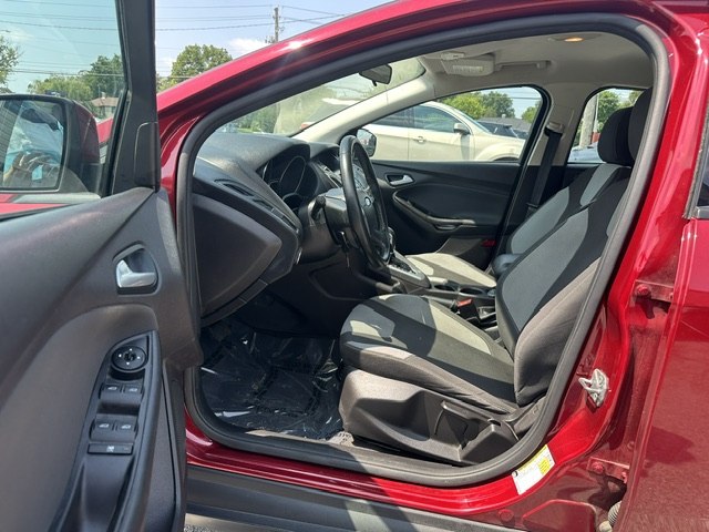 Photo 15 of this FORD FOCUS