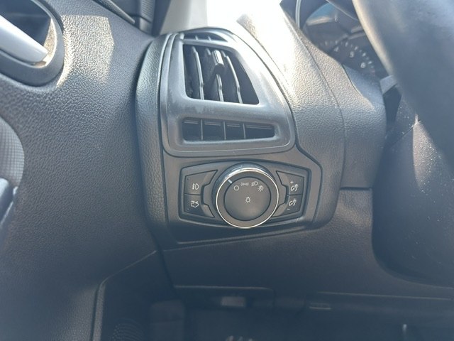 Photo 14 of this FORD FOCUS