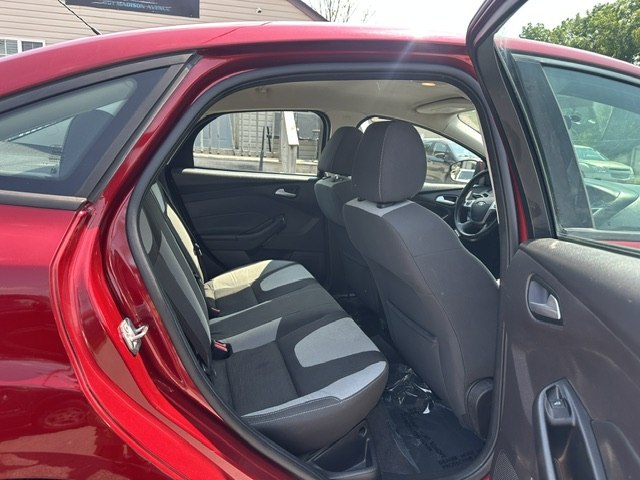 Photo 18 of this FORD FOCUS