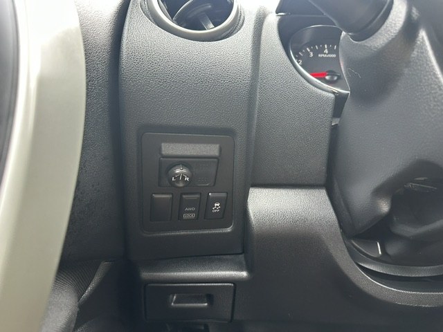 Photo 14 of this NISSAN ROGUE