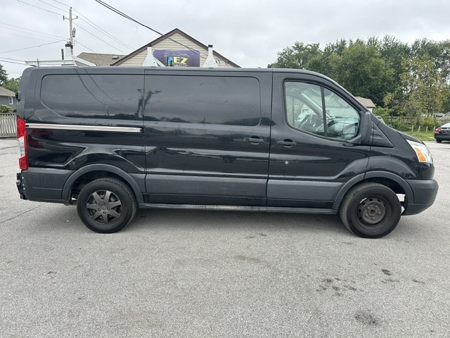 Photo 2 of this FORD TRANSIT