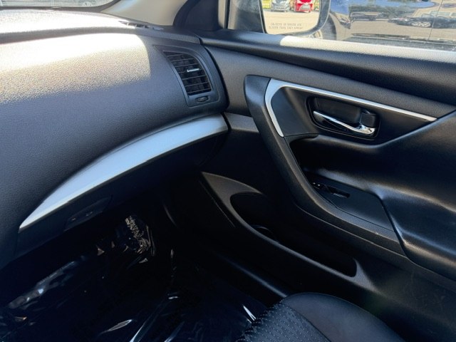 Photo 18 of this NISSAN ALTIMA