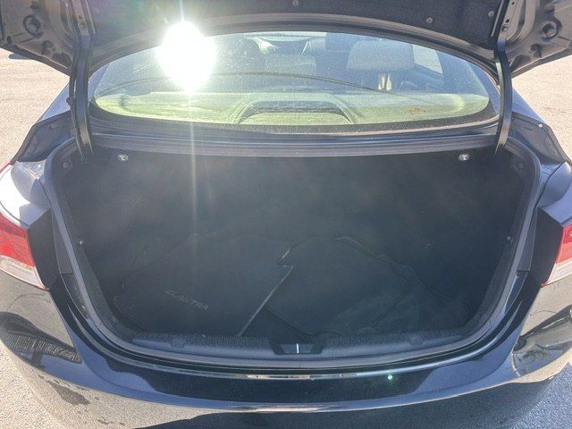 Photo 17 of this HYUNDAI ELANTRA