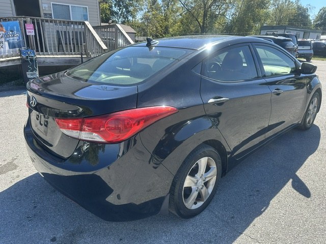 Photo 3 of this HYUNDAI ELANTRA