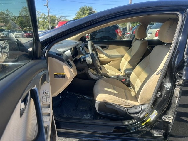 Photo 15 of this HYUNDAI ELANTRA