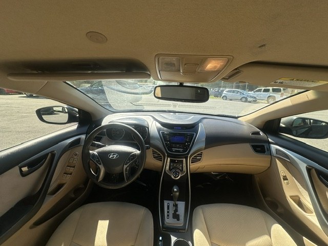 Photo 20 of this HYUNDAI ELANTRA