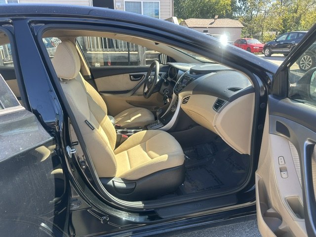 Photo 19 of this HYUNDAI ELANTRA