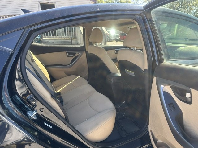 Photo 18 of this HYUNDAI ELANTRA