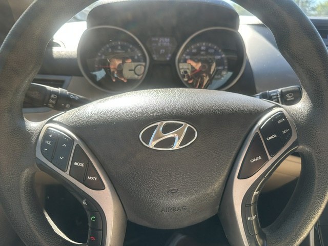 Photo 11 of this HYUNDAI ELANTRA