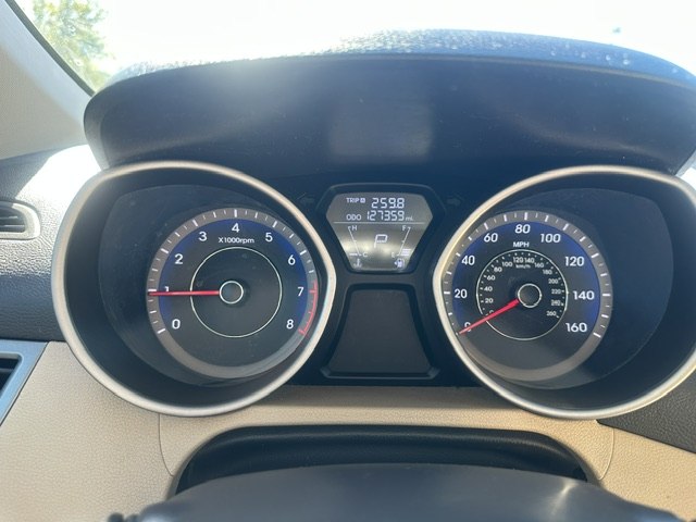 Photo 10 of this HYUNDAI ELANTRA