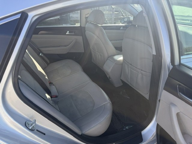 Photo 13 of this HYUNDAI SONATA