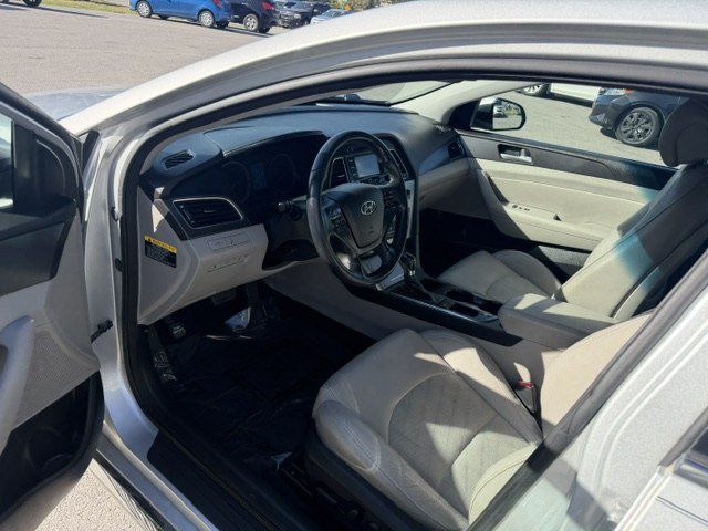 Photo 10 of this HYUNDAI SONATA
