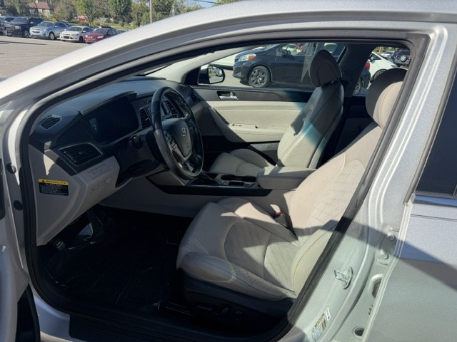 Photo 9 of this HYUNDAI SONATA