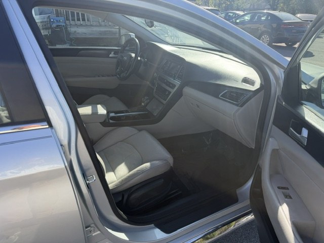 Photo 14 of this HYUNDAI SONATA