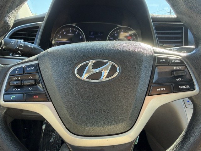 Photo 20 of this HYUNDAI ELANTRA