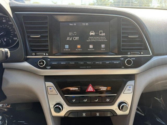 Photo 17 of this HYUNDAI ELANTRA
