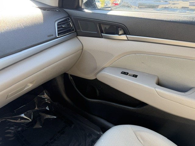 Photo 19 of this HYUNDAI ELANTRA