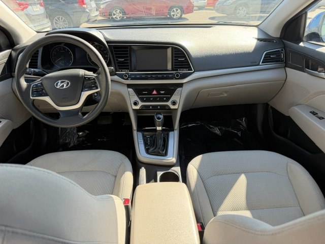 Photo 12 of this HYUNDAI ELANTRA