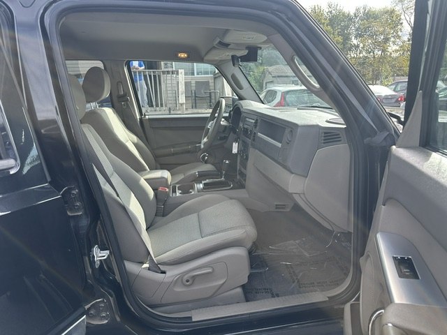 Photo 18 of this JEEP COMMANDER