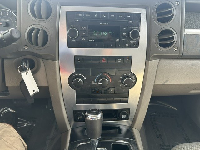 Photo 12 of this JEEP COMMANDER