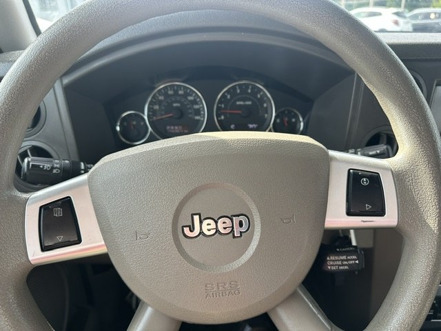 Photo 11 of this JEEP COMMANDER