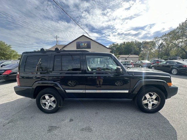 Photo 2 of this JEEP COMMANDER