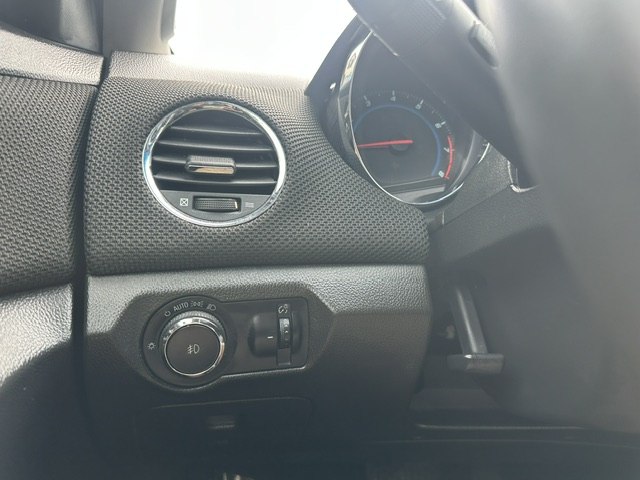 Photo 15 of this CHEVROLET CRUZE