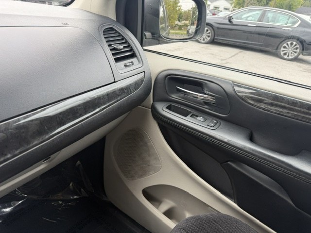 Photo 21 of this DODGE GRAND CARAVAN