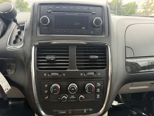 Photo 19 of this DODGE GRAND CARAVAN
