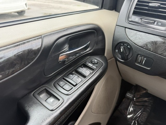 Photo 22 of this DODGE GRAND CARAVAN
