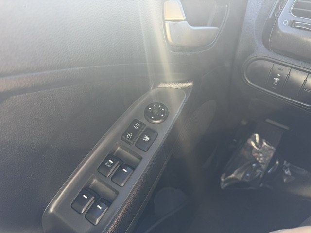 Photo 21 of this KIA FORTE