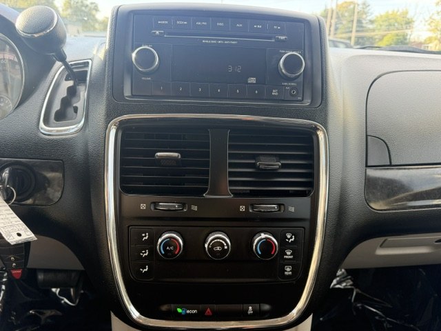 Photo 18 of this DODGE GRAND CARAVAN