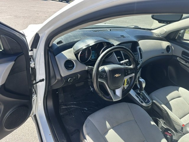 Photo 9 of this CHEVROLET CRUZE