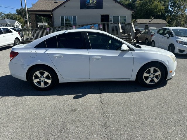 Photo 2 of this CHEVROLET CRUZE