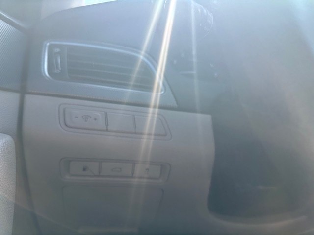 Photo 14 of this HYUNDAI SONATA