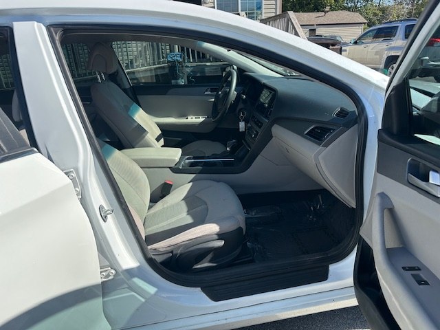 Photo 19 of this HYUNDAI SONATA