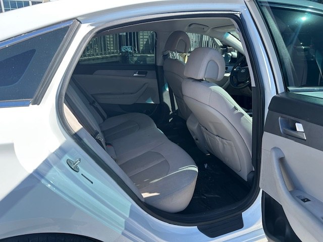 Photo 18 of this HYUNDAI SONATA