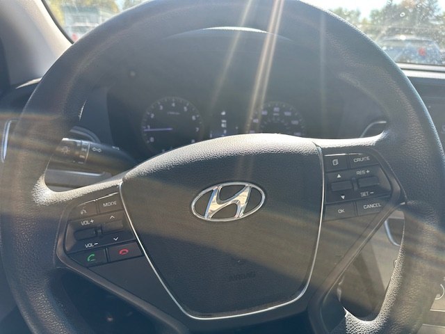 Photo 11 of this HYUNDAI SONATA