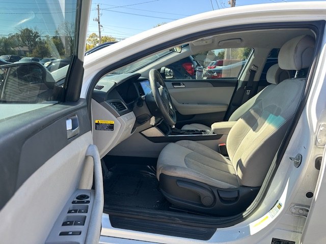Photo 15 of this HYUNDAI SONATA