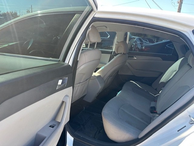 Photo 16 of this HYUNDAI SONATA