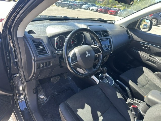 Photo 9 of this MITSUBISHI OUTLANDER SPORT