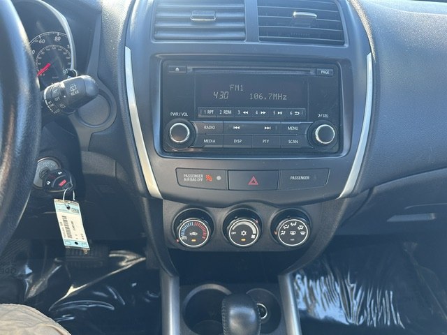Photo 12 of this MITSUBISHI OUTLANDER SPORT