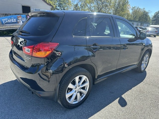 Photo 3 of this MITSUBISHI OUTLANDER SPORT
