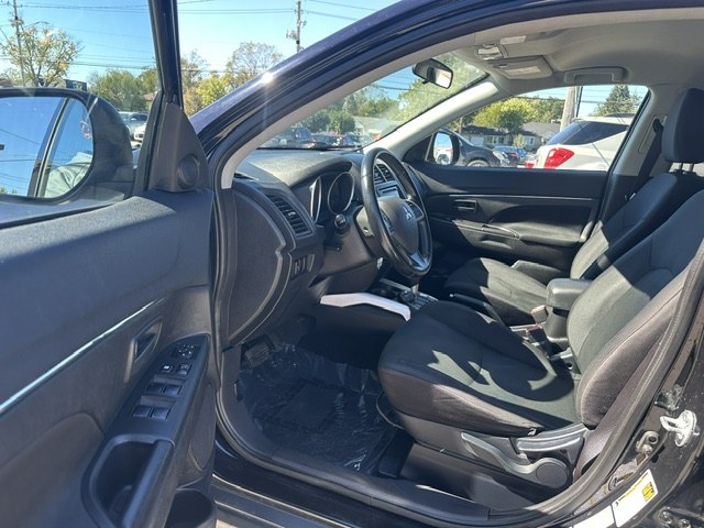Photo 15 of this MITSUBISHI OUTLANDER SPORT