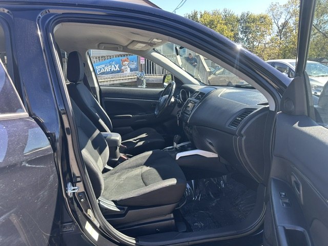 Photo 19 of this MITSUBISHI OUTLANDER SPORT