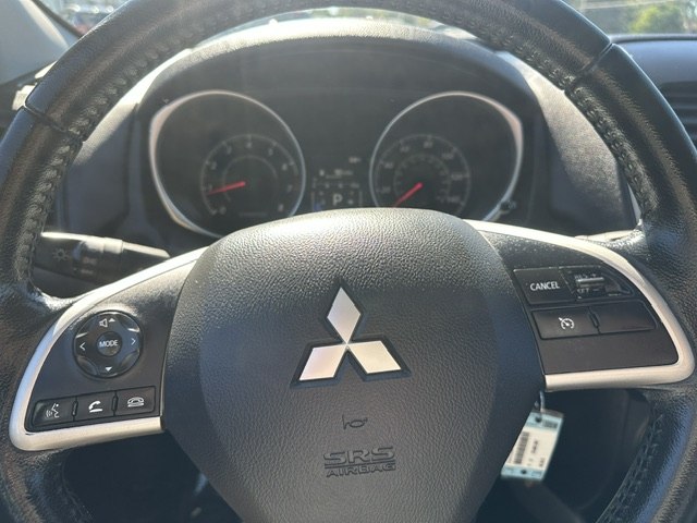 Photo 11 of this MITSUBISHI OUTLANDER SPORT